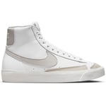 Baskets enfant Nike  Blazer Mid '77 Se (GS) / Blanc