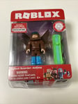 Nouveau ROBLOX Bigfoot Boarder: Airtime Figurine Pack avec Exclusive objet code