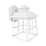 Applique extérieure Tamarindo blanche IP44, fabriquée en polycarbonate résistant. Dimensions : 27,5 x 17 x 22,3 cm. Idéale pour éclairer et embellir les espaces extérieurs avec style.