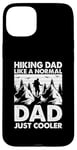 Coque pour iPhone 15 Plus Papa en randonnée comme un père normal, juste plus cool - Daddy Hiking