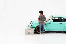 1:18 Figurine Rwb Akira Nakai-San Avec Valise American Diorama Figurine 2