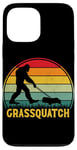 Coque pour iPhone 13 Pro Max Grassquatch Sasquatch Bigfoot Tondeuse à gazon vintage rétro