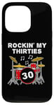 Coque pour iPhone 13 Pro Batteur 30e anniversaire, Rockin' My Thirties, musicien