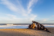 Pave de bateau sur la plage de La Pedrera en Uruguay