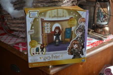 harry potter la plume flotte par magie neuf mugical mini  FIGURINE HERMIONE ACC