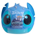 Just Play Peluche géante Stitch de Disney dans Une Capsule Surprise, 8 Accessoires, Figurine de 22,9 cm de Haut, Jouets pour Enfants de 3 Ans et Plus, Multi Couleur