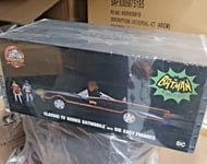 JADA BATMAN CLASSIC TV SERIES 1966 BATMOBILE 1:18 DIECAST MODEL FIGURES + LIGHTS