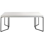 Table à manger rectangulaire en bois laqué blanc brillant avec pieds en métal noir mat - Longueur 200 x Profondeur 95 x Hauteur 75.5 cm Pegane