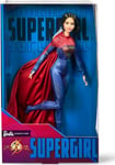 Barbie Supergirl Poupée de Collection du Film Flash Portant Un Costume Rouge et Bleu avec Cape, Support de poupée Inclus (exclusivité Amazon)