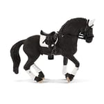 schleich 42457 HORSE CLUB Jouet Etalon Frison concours équestre 4 Pièces - Figurine Cheval Réaliste avec Accessoires - Cadeau pour Garçons et Filles à Partir de 5 ans