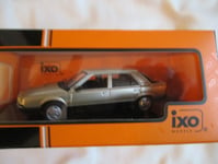 MINIATURE Renault 25 / R25 phase 1  1986 au 1/43 de IXO CLC 539N.22 BEIGE METAL