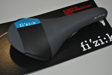 Selle Fizik Aliante R3 Tressé Carbone Noir/Bleu Saddle Voiture