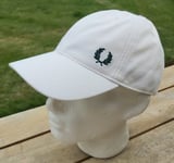 Genuine FRED PERRY Snow White / Green Logo CAP ADULT One Size Casquette HW3650