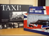 CORGI 1:36 SCALE TX1 TAXI UNION JACK WRAPPED GS85909 + LONDON CAB KNOWLEDGE BOOK