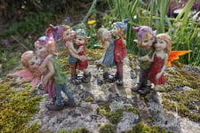 96147  FIGURINE 4 TROLLS AMOUREUX  PIXIE AMITIE   PIXIES FEE ST VALENTIN ANGE