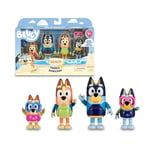 Bluey BLY63100 Lot de 4 Figurines articulées Famille préparées pour Aller à la Plage, poupées de la série pour Enfants, poupées de Chilli, Bandit, Bingo Robes, Famosa