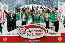 Posters : Football Poster-Celtics Champions Saison 12/13 avec accessoire bigarré