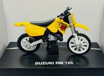 NEWRAY - Moto cross de couleur Jaune - SUZUKI RM 125 #29# - 1/32 - NEW06143C