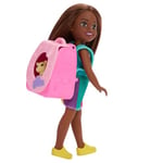 Barbie Coffret Sac à Dos de Jeu Chelsea Family & Friends avec poupée Chelsea Brune et Accessoires, Dont Un Sac à Dos avec Chaton, Une Gourde et Une pelote de Laine, JBF45