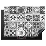 KitchenYeah© Protection Plaque Cuisson Deco Cuisine Cache Induction 70x52 cm Protège Pour Cuisiniere Protection Mosaïque - Noir - Blanc - Motif - Carrelage