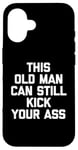 Coque pour iPhone 16 T-shirt humoristique « This Old Man Can Still Kick Your Ass »