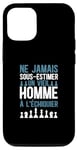 Coque pour iPhone 13 Drôle Échecs Un Vieil Homme À L'échiquier