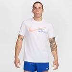 Nike Dri-FIT Founders T-shirt Vit för Löpare | Lätt och Sval Tröja - Handla nu på Loparshop.se!