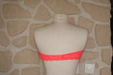 soutien-gorge bandeau orange fluo neuf taille 95 A marque Le Bar à Culottes