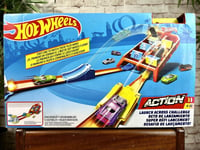 New HOT WHEELS ACTION LAUNCH ACROSS CHALLENGE Playset -Missing Car- Mattel GBF89