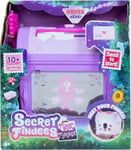 SECRET FINDEES - HAILEE ou ZOEE - Boite aux Lettres Magique Violette - Mini Poupée pour Enfants dès 4 ans - 1 Mini Poupée Articulée 5cm + 6 Accessoires A Découvrir - Piles Incluses - Modèle Aléatoire