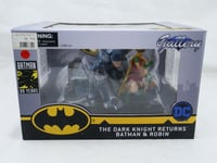 Batman: Dark Knight Returns Batman and Carrie Kelly DC Gallery Statue