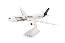 Herpa Maquette Avion Lufthansa Airbus A330-300 Fanhansa - Diversity Wins - D-AIKQ, echelle 1/200, Snap-fit Model, pièce de Collection, d'avion avec Support, Figurine Plastique