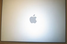 MacBook Pro 15" Back Case w/ Apple Logo E Mid 2007 A1226 Begagnad