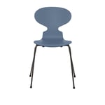 Fritz Hansen - 3101 Myran 4 ben, Lackad, Dusk Blue, Underrede Warm Graphite - Matstolar - designer_arne_jacobsen - Blå - Metall/Trä