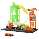 Hot Wheels Let's Race Netflix - City Super Recharge Fuel Station Playset with EV Chargers and 1:64 Scale Toy Car, HTN79