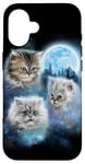 Coque pour iPhone 16 Trois chats mignons engloutis dans les nuages de galaxie sous la lune glacée