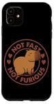 Coque pour iPhone 11 Badge parodie du film Capybara avec inscription « Not Fast Not Furious »