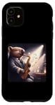 Coque pour iPhone 11 Wombat joue du saxophone dans un club de jazz confortable et faiblement éclairé. Notes