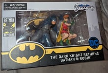 DC Gallery Batman & Robin Carrie Kelly Dark Knight Returns Deluxe Diorama Statue