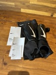 Nike Charge Shin Guards Pads Size Youth Medium Black / White New Free UK P&P