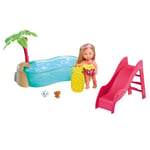 Simba 105733593 Evi Love Pool Party, Poupée dans un maillot de bain avec deux adorables chiots et piscines, toboggan, planche de saut, palmier et matelas gonflable en forme d'anas, poupée de 12 cm, à partir de 3 ans