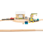 Small Foot- Gare à Marchandises en Bois, avec Camion, Locomotive, Porte coulissante, Grue rotative à 360 degrés et Rails Jouets, 11377, Multicolore