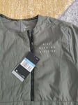 MENS NIKE RUN DIVISION ECOFILL REPEL RUNNING TOP SIZE M (CU7872 380) OLIVE GREEN