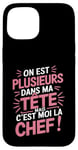 Coque pour iPhone 15 On Est Plusieurs Dans Ma Tête Mais C’est Moi La Chef Drôle