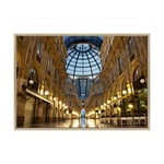 Tableau sur Toile avec Cadre – Milano – Galeria Vittorio Emanuele II – Place du Homme – 70 x 100 cm – Style Moderne Bois Naturel – (Code 1473)