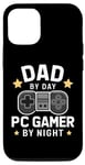 Coque pour iPhone 13 Pro Dad By Day PC Gamer By Night Fête des pères pour les papas de jeu