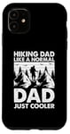 Coque pour iPhone 11 Papa en randonnée comme un père normal, juste plus cool - Daddy Hiking