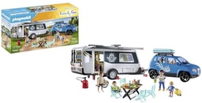 Playmobil 71423 Famille avec Voiture et Caravane - Family Fun - Camping en Nature en Famille - Comprend Quatre Personnages, Une Voiture décapotable avec Coffre Amovible et Une Caravane - Dès 4 Ans