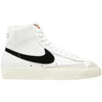 Baskets Nike  Blazzer Mid '77