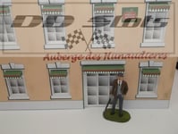 F606 – DD Slots Carrera Scalextric Track-side Figure Gentleman with Cane 1.32...